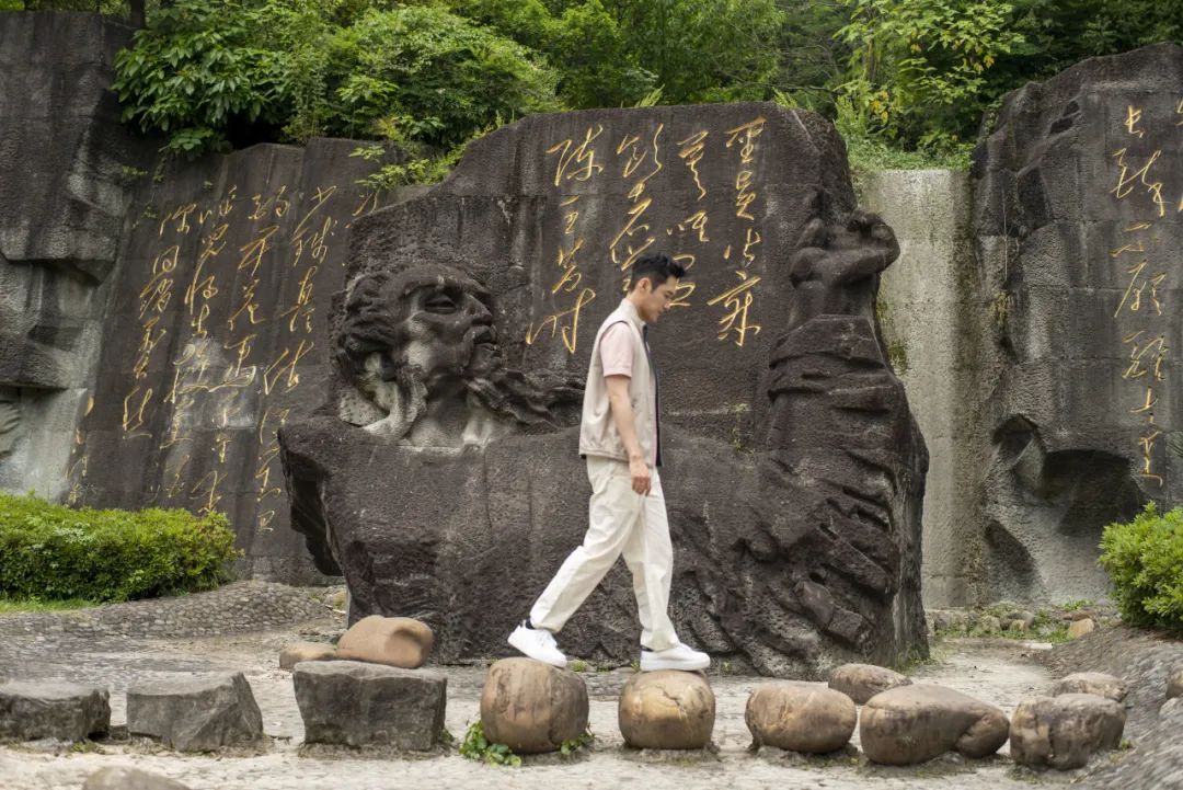 讀李白 游神州丨跟著(zhù)李白去旅游中華文化主題旅游線(xiàn)路正式發(fā)布，一起開(kāi)啟詩(shī)意文化之旅。